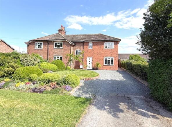 4 bed property, in Belvoir Road, £475,000