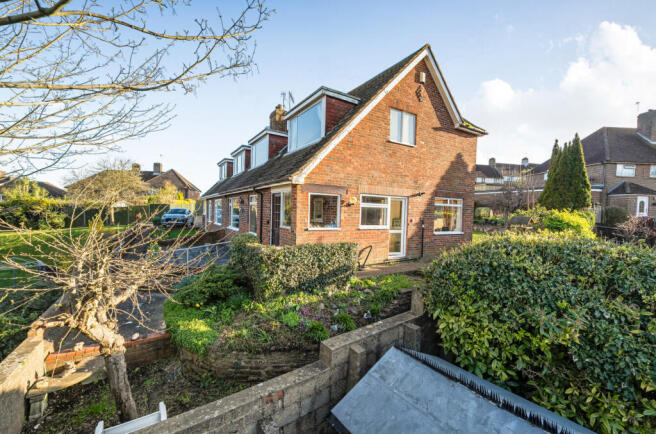 3 bed property, in Hawkhurst Road, £425,000
