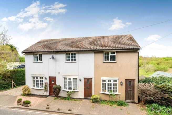 2 bed property, in Hitchin Road, £255,000