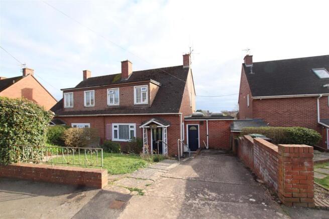 2 bed property, in Mincinglake Road, £270,000