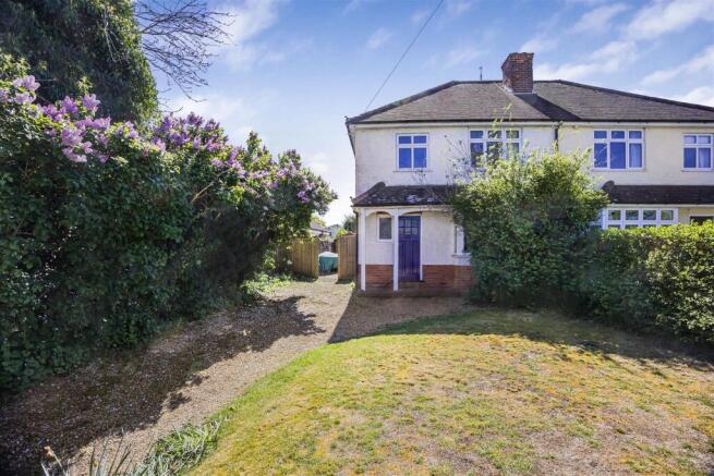 3 bed property, in Kidmore Road, £575,000