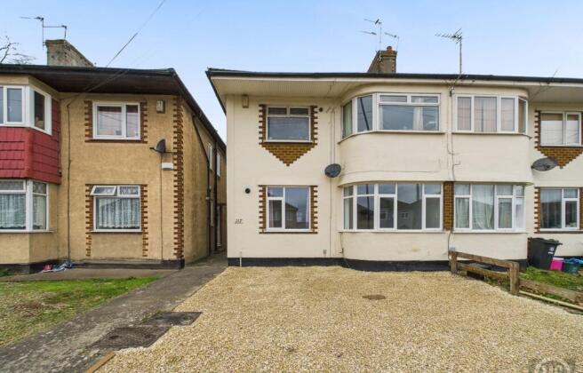 2 bed property, in Ridgeway Lane, £196,000