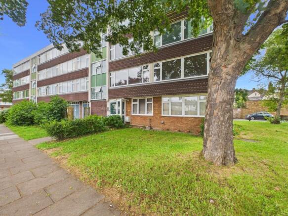 3 bed property, in Meadow Lane, £370,000
