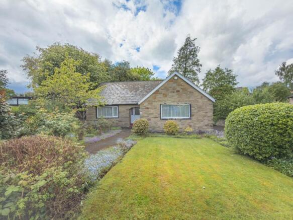 2 bed property, in Hare Park Lane, £395,000
