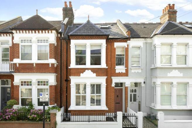 4 bed property, in Wilton Avenue, £1,545,000