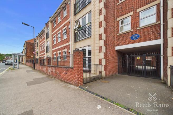 1 bed property, in Valley Road, £75,000