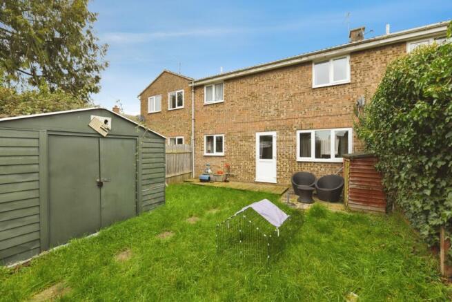 2 bed property, in Longfield, £230,000