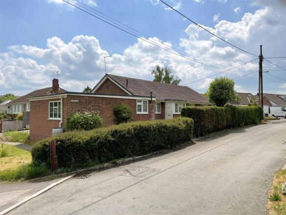 3 bed property, in Kings Court Road, £425,000