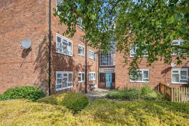 2 bed property, in Sycamore Road, £140,000