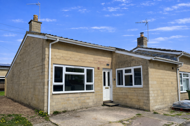 2 bed property, in Ashfield Close, £185,000