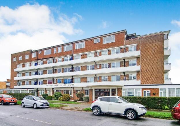 2 bed property, in Flat 27 Northumberland Court, £80,000