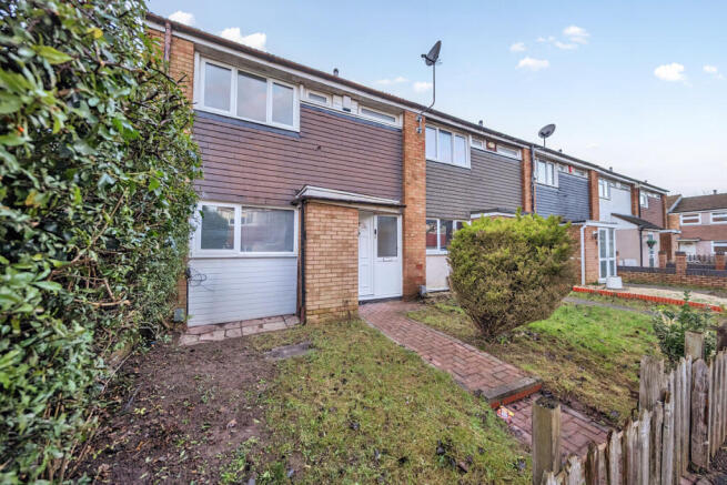 3 bed property, in Thrales Close, £250,000