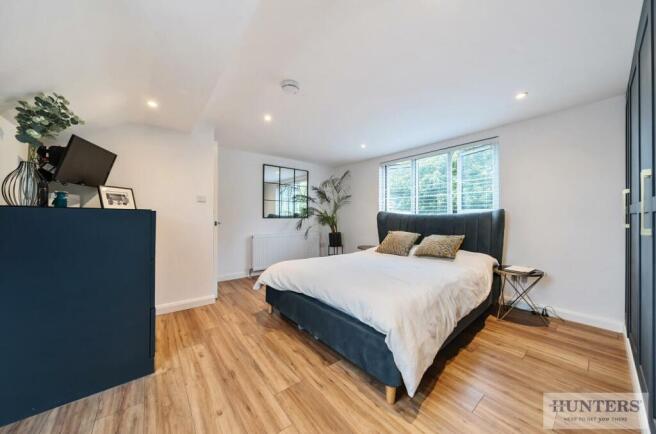 4 bed property, in Beechway, £730,000