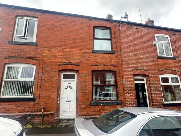2 bed property, in Rochdale, £135,000