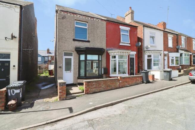 3 bed property, in Queen Street, £120,000