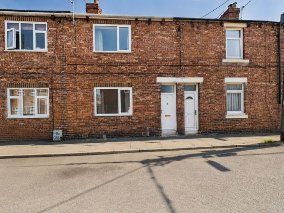 2 bed property, in Ravensworth Road, £80,000