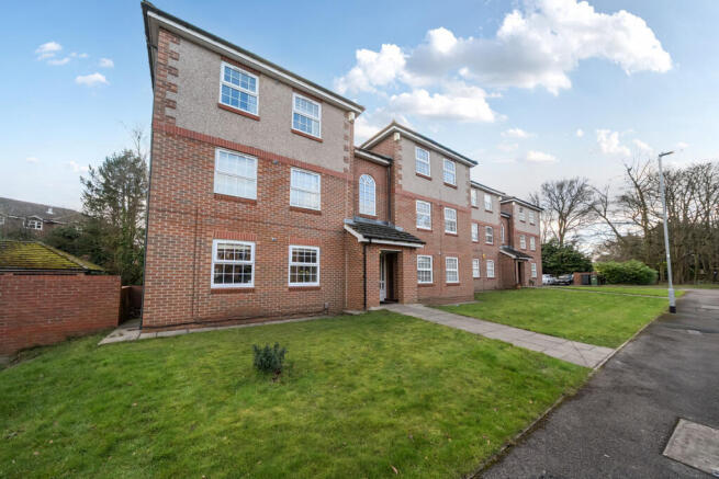 2 bed property, in Fairfield Court, £239,950