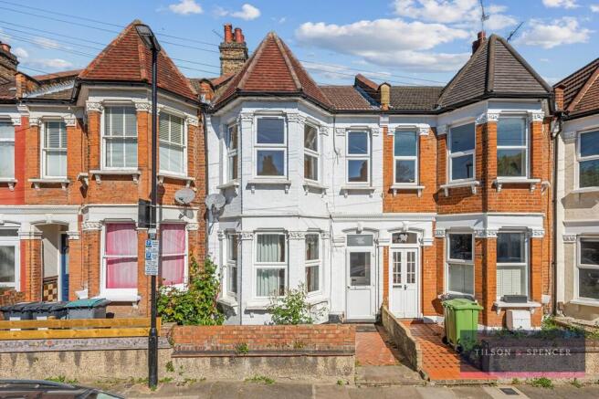 3 bed property, in Woodside Gardens, £625,000