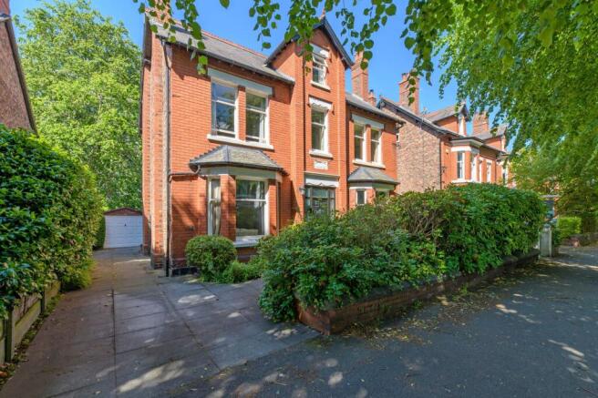 6 bed property, in Grappenhall Road, £800,000