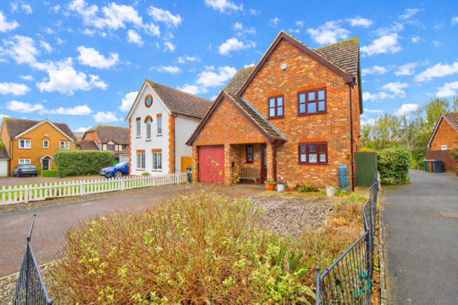 4 bed property, in Primrose Drive, £500,000