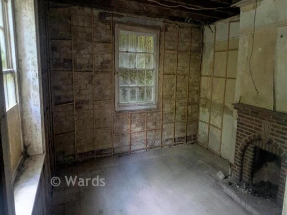 4 bed property, in Barfrestone, £85,000
