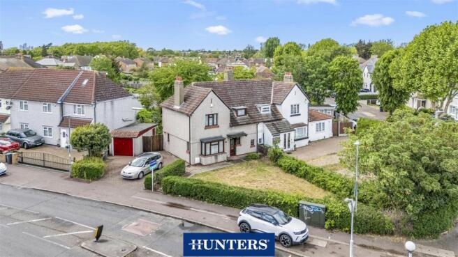 3 bed property, in Mill Lane, £550,000