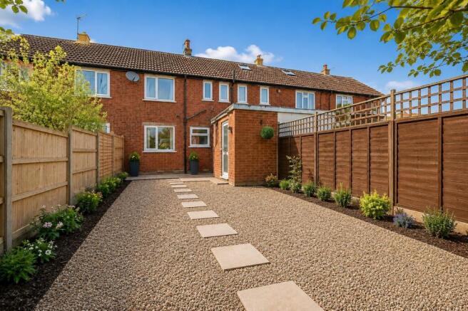 2 bed property, in Canberra Way, £80,000