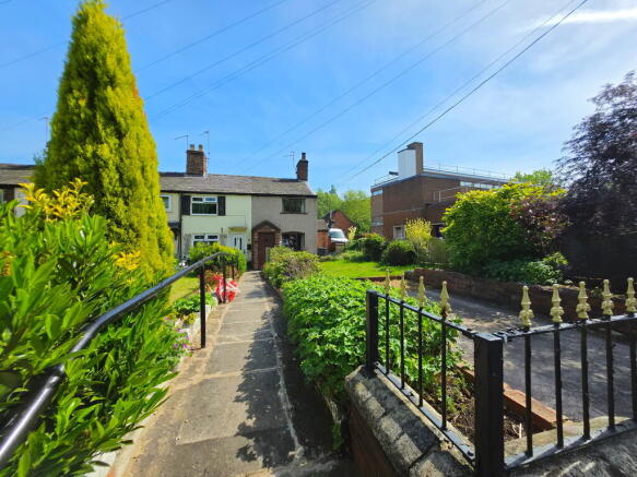 2 bed property, in Liverpool Road, £135,000