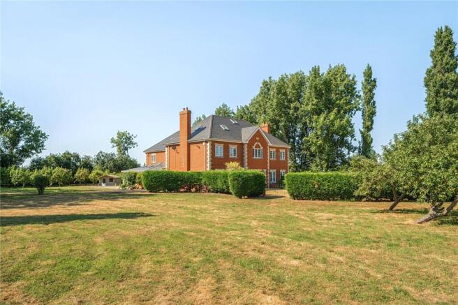 7 bed property, in Main Road, £875,000