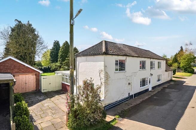 4 bed property, in North Road, £225,000