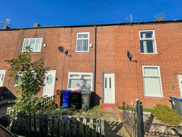 2 bed property, in New Cross Street, £175,000