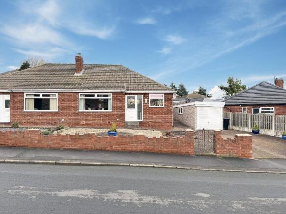 3 bed property, in Whitehouse Crescent, £245,000
