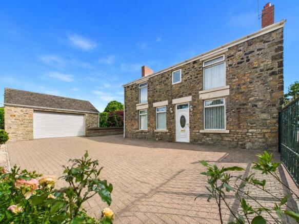 4 bed property, in Rear Of Redworth Road, £450,000