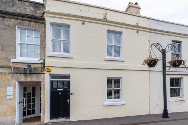 3 bed property, in London Rd East, £495,000