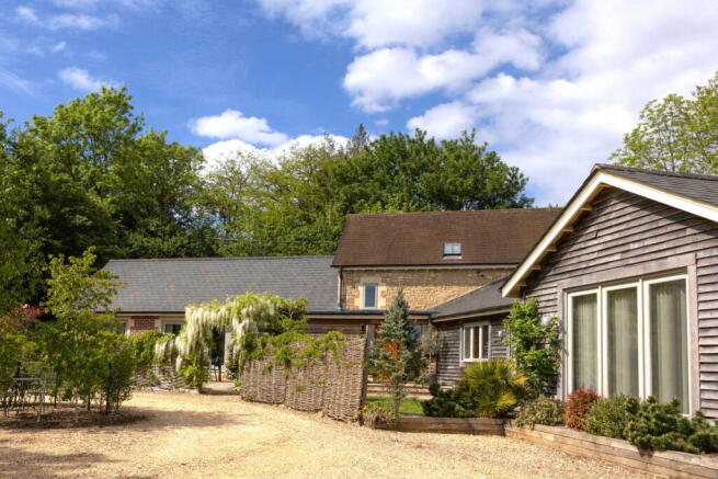 6 bed property, in Chapel Hill, £1,100,000