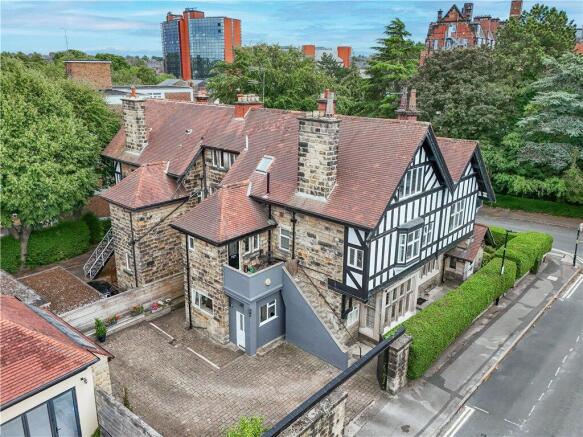 2 bed property, in Springfield Avenue, £575,000