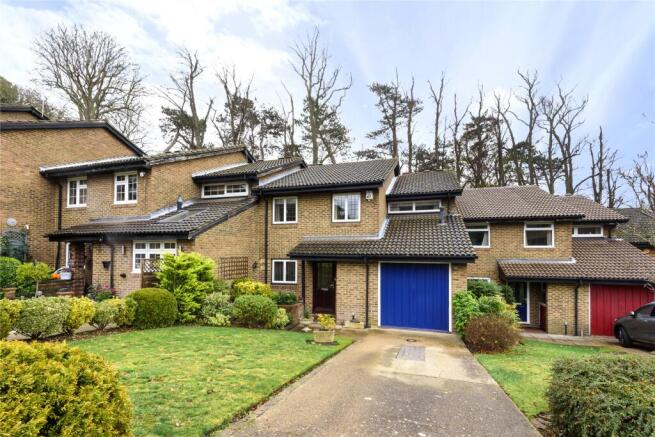 5 bed property, in Penn Gardens, £800,000