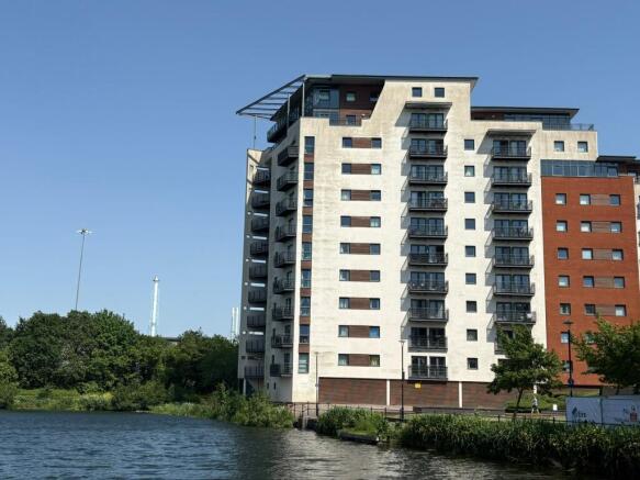 2 bed property, in 112 Galleon Way, £122,000