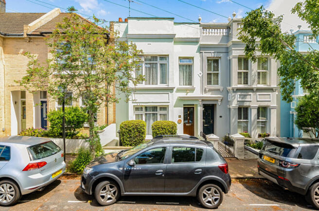 3 bed property, in Maldon Road, £600,000
