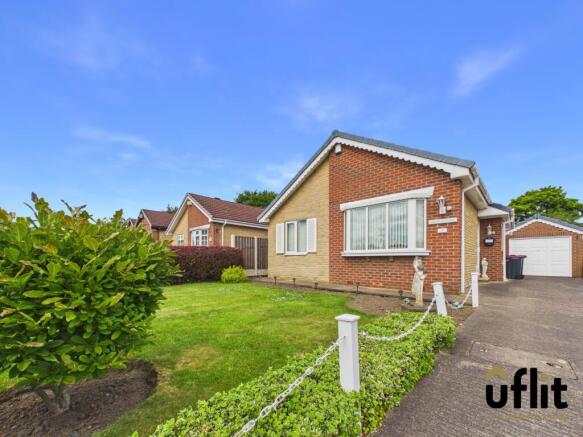 2 bed property, in Moorhouse Close, £260,000