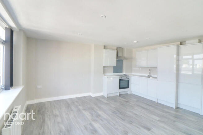 2 bed property, in Mill Street, £175,000