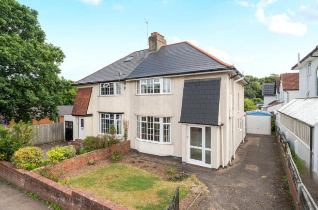 3 bed property, in Marpool Hill, £350,000