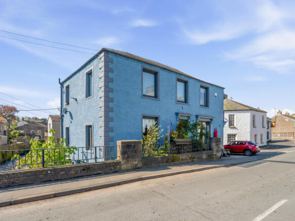 4 bed property, in Bridge Street, £290,000