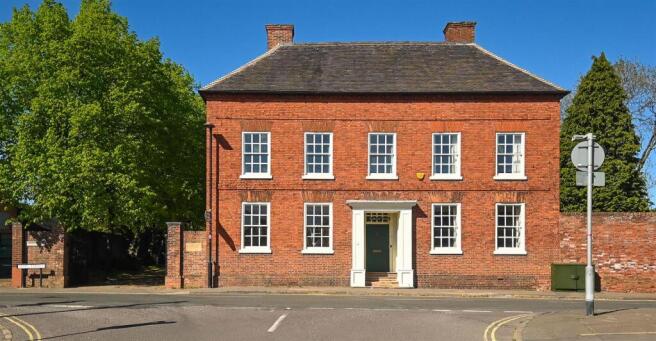 4 bed property, in Radhurst Grange, £995,000