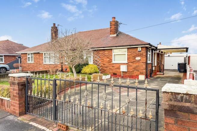 2 bed property, in Birchdale Road, £225,000