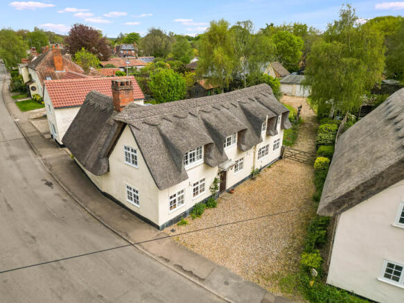 4 bed property, in High Street, £600,000