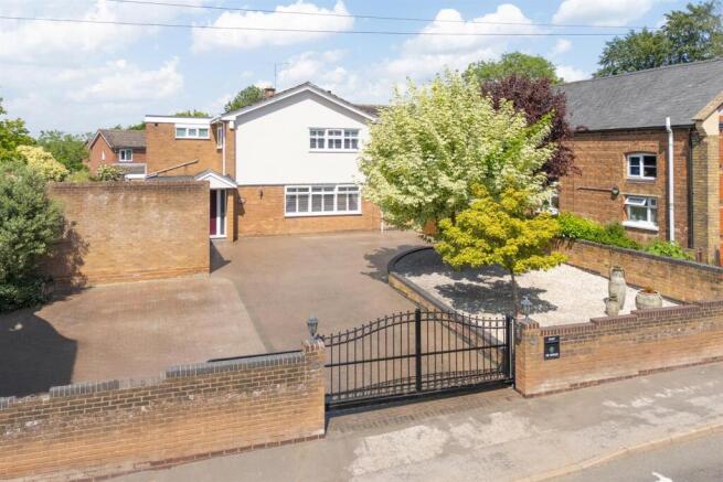 4 bed property, in Lutterworth Road, £675,000