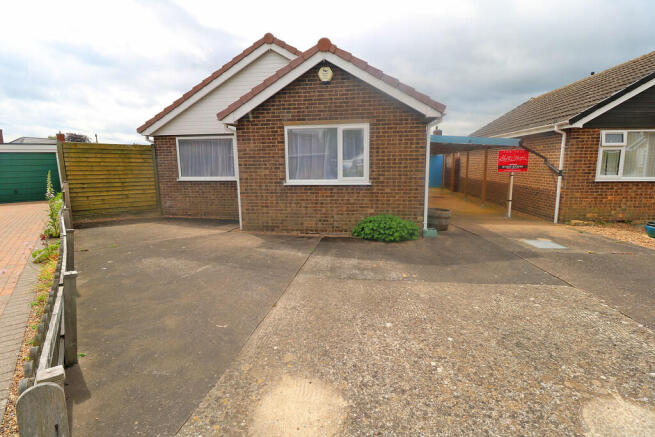 3 bed property, in Weir Close, £250,000