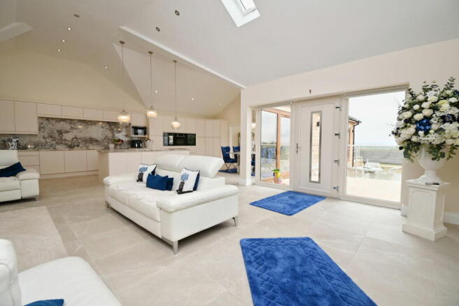 3 bed property, in Cliff Lane, £675,000