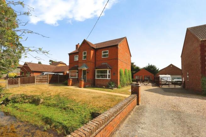 5 bed property, in Fen Lane, £650,000